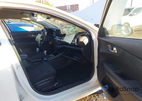 2021 Kia Forte Lxs z USA, uszkodzony, nr VIN 3KPF24AD2ME276996